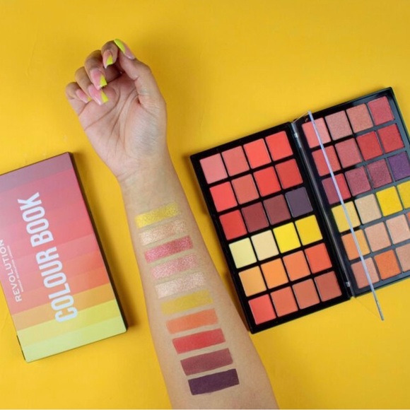 Makeup Revolution Colourbook 03 Pallet - Picture 3 of 3